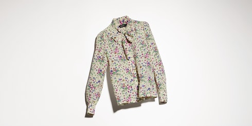 Camisa de seda estampada con lazo