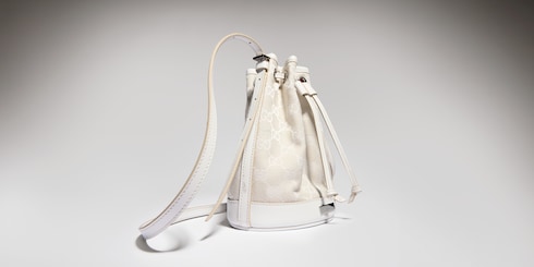 Mini bucket bag with Gucci plaque