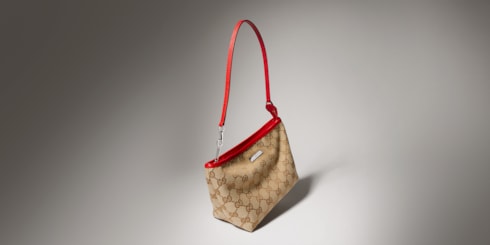 Kleine Pouch mit Riemen und Gucci Plakette