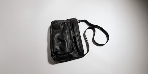 グッチ タグ ラージ クロスボディバッグ ・ブラックレザー | GUCCI公式