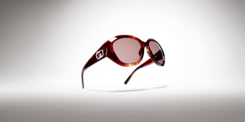 Sonnenbrille mit geometrischem Rahmen