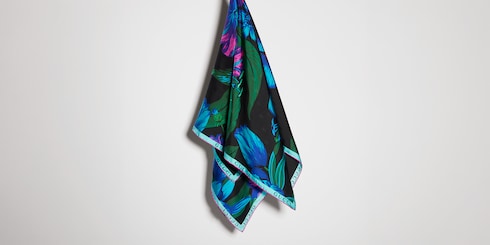 Pañuelo de sarga de seda Gucci floral con Doble G