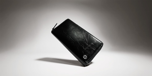 Zip around wallet with Interlocking G