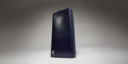 Zip around wallet with Interlocking G
