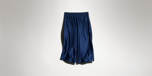 Hose aus glänzendem Seidenjersey mit Stickerei