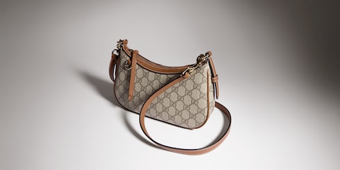 Bolso de hombro GG Emblem tamaño pequeño