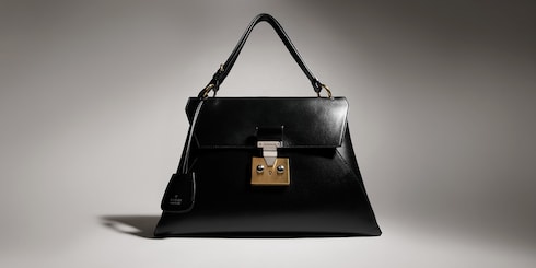 Bolso de mano mediano con asa y cerradura
