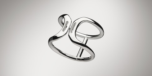 سوار Gucci Staffa على شكل طوق