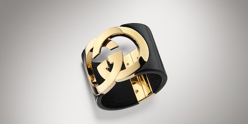 سوار Gucci Interlocking على شكل طوق