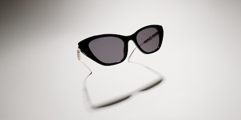 Cat eye frame sunglasses