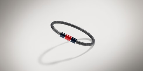 Armband mit Emaille Web Anhänger