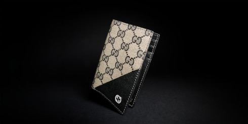 Card case wallet with Interlocking G