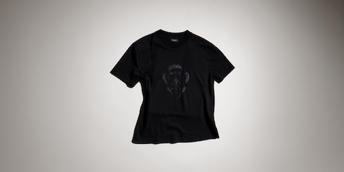 تي شيرت من قطن جيرسي مع شارة Gucci