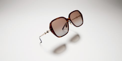 Specialized fit sunglasses in dark brown tortoiseshell | GUCCI® US