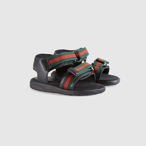 Sandale aus Leder mit Gucci Webstreifen
