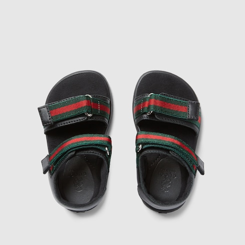 Sandale aus Leder mit Gucci Webstreifen