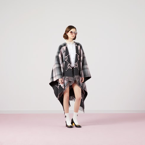 Poncho in lana GG reversibile in grigio scuro | GUCCI® Italia