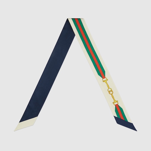 スカーフ Gucci Fiocco In Seta Stampa Morsetto Incrocio Gg E Web GUCCI - FIOCCO IN SETA CON STAMPA MORSETTO CON INCROCIO GG E