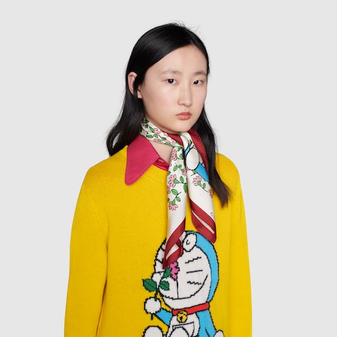 Gucci ドラえもん X Gucci シルク スカーフ Detail 2 Gucci Jp