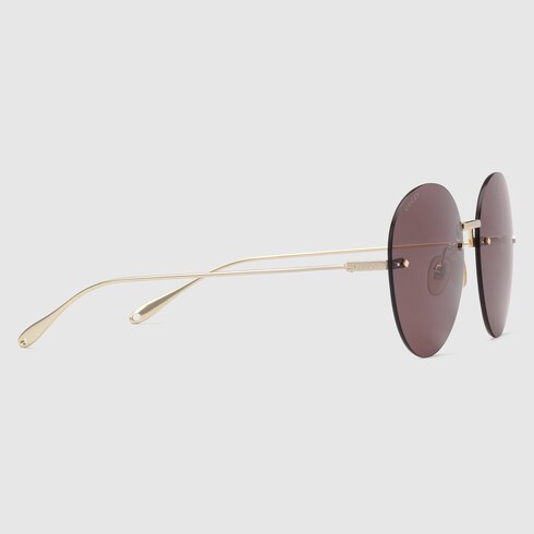 Gucci Tiger occhiali da sole rotondi con pendente in metallo color oro |  GUCCI® Italia