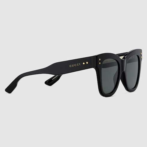Sonnenbrille in Katzenaugenform