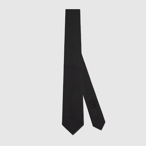 Plain silk tie