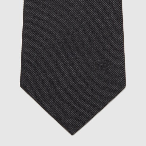 Plain silk tie