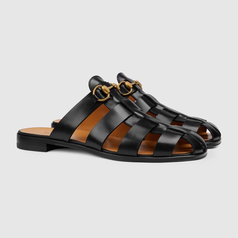 Sandalo slider uomo con Morsetto in pelle nera | GUCCI® Italia