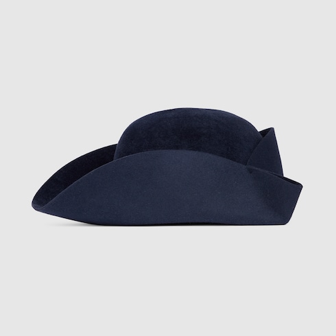 felt hat with tiger patch in dark blue 