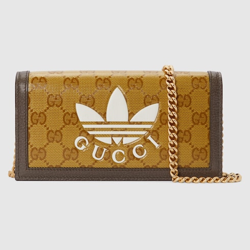 Al aire libre Imposible La forma Cartera adidas x Gucci con cadena en lona de cristales en beige y marrón |  GUCCI® ES