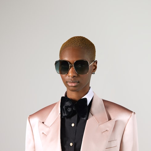 Sonnenbrille mit eckigem Rahmen
