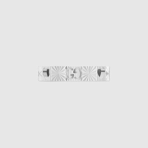 Icon 18k heart ring