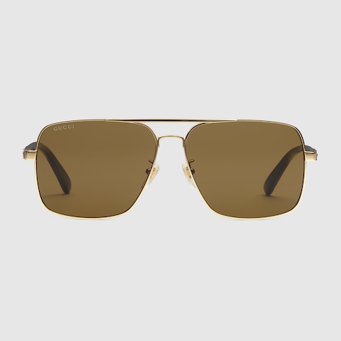 Sonnenbrille mit Rahmen im Navigator-Stil