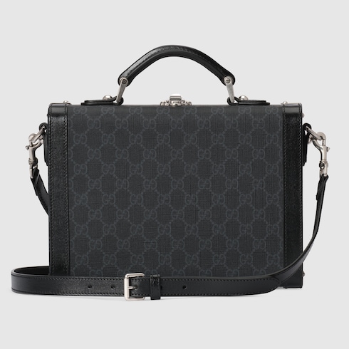 Medium rigid beauty case