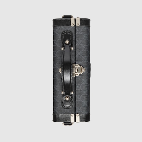 Medium rigid beauty case