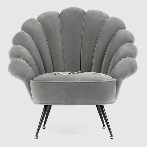 Fauteuil en velours avec fleurs brodées