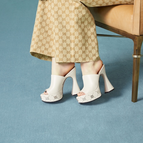 Women s platform slide sandal in off white leather GUCCI SG