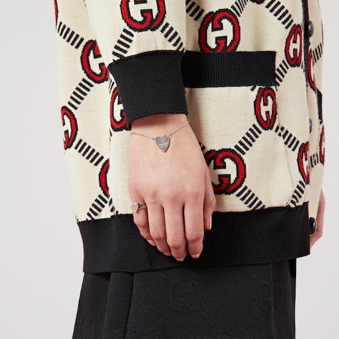 Ring mit Herz-Anhänger und Gucci Markenzeichen