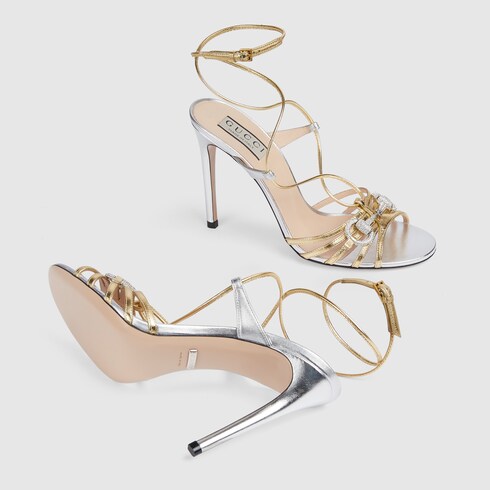 Damensandale mit Horsebit in silberfarbenes Metallic-Leder | GUCCI® DE
