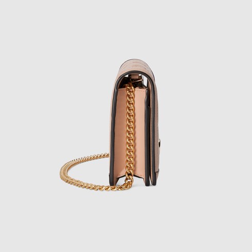 GG Brieftasche aus Matelassé-Leder mit Kettenriemen in 
