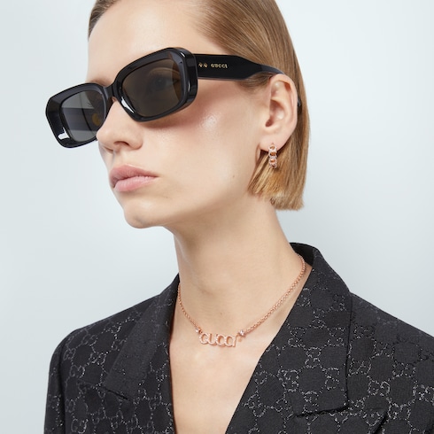 Collier avec inscription « GUCCI »