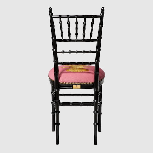 Chaise Chiavari avec broderie ours Gucci