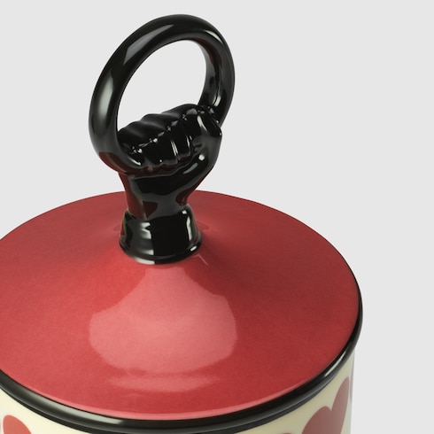 Свеча с принтом в виде сердец Gucci, аромат Freesia