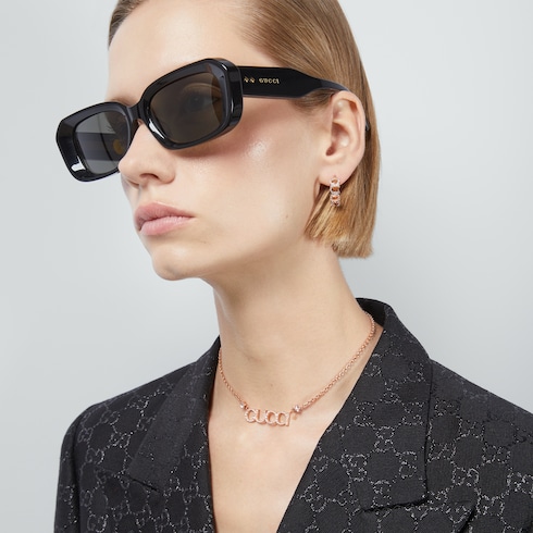 Collana con scritta "GUCCI"