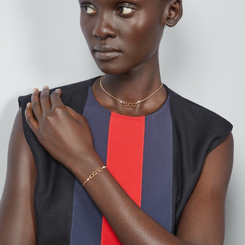 Collier avec inscription « GUCCI »