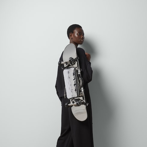 GG skateboard holder