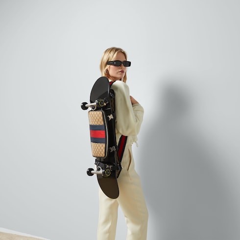 GG skateboard holder with Web