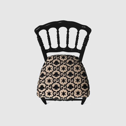 Silla de madera con GG, abejas y estrellas