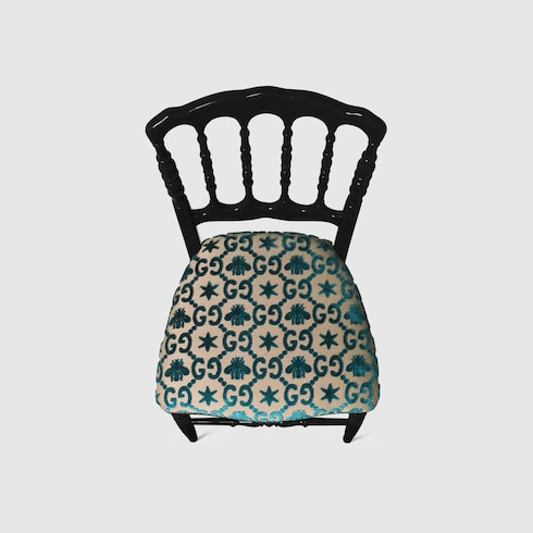 Silla de madera con GG, abejas y estrellas