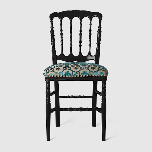 Silla de madera con GG, abejas y estrellas